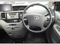 Toyota Voxy - 2004